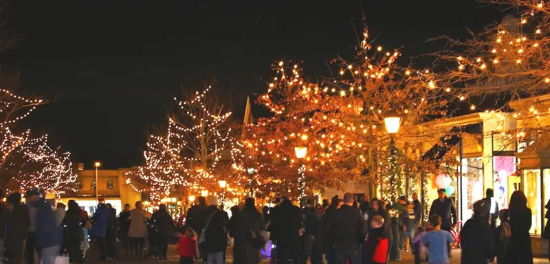 Holiday_lights_garlands